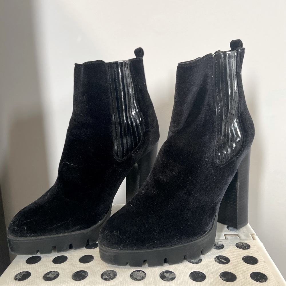 Report signature lug sole heel boots